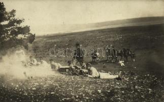 Első világháborús osztrák-magyar gépfegyver használat közben / WWI K.u.K. (Austro-Hungarian) military, machine gun during firing. photo
