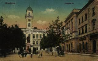 1918 Komárom, Komárnó; Klapka tér és szobor, városház, könyvnyomda, Ipovitz és Ivánfi üzlete / square, statue, town hall, book printing shop