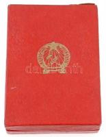 ~1950. "Kiváló dolgozó" Rákosi-címeres zománcozott fém kitüntetés dísztokban T:2