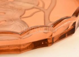 Szőlő motívumos tálca, formába préselt, maratott, karcolásokkal, 35,5×24 cm