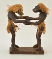 Páros bennszülött figura, afrikai fa faragás, m:22 cm, h: 15 cm