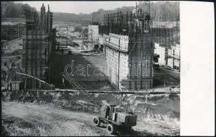 cca 1971 A Sió torkolati mű (Szekszárd-Bogyiszló) építése, Magyar Hírek feliratozott sajtófotó, 11×18 cm