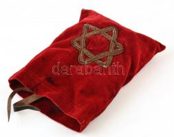 cca 1920 Fejre és kézre való tefillin, zsidó bőr imaszíjak, dobozkákkal, Dávid-csillagos kézzel hímz...