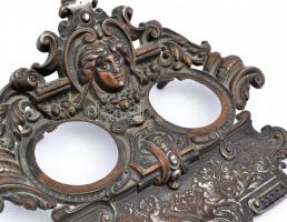 Díszes asztali fém tinta és tolltartó, üvegbetéten csorbával, 20×20 cm