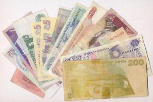 16db-os vegyes külföldi bankjegy tétel, közte Nagy-Britannia, Uganda, Indonézia T:I-III
16pcs of va...