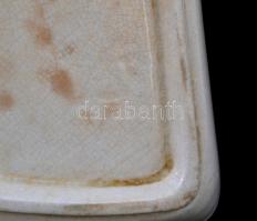 Villeroy & Boch kínáló tálka, kézzel festett jelenettel. Jelzett, Kopásnyomokkal. 18x14 cm