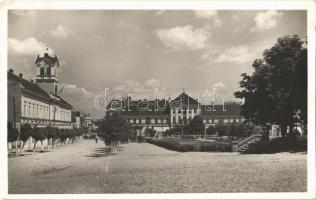 1940 Sepsiszentgyörgy, Sfantu Gheorghe; Park, M. kir. Törvényszék, Városháza, automobilok / park, court, town hall, automobiles (EK)