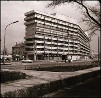 cca 1960-1980 Kecskeméti városrészletek, 10 db fotónegatív, 6×6 cm