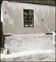 cca 1960-1980 Kecskeméti városrészletek, 10 db fotónegatív, 6×6 cm