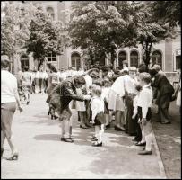 cca 1960-1980 Kecskeméti városrészletek, 10 db fotónegatív, 6×6 cm