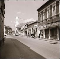 cca 1960-1980 Kecskeméti városrészletek, 10 db fotónegatív, 6×6 cm