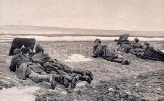 cca 1916 Érdekes Újság háborús képeiből:"Hírt hoz a léggömb" , stb., 3 db, 29×35 cm