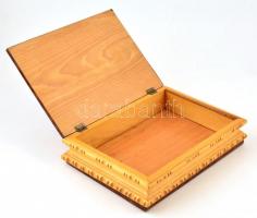 Faragott, lakkozott, intarziás fa ládika 29,5x21x6,5 cm