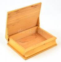 Faragott, lakkozott, könyv formájú, pirográf díszítésű fa ládika 19x15x5 cm