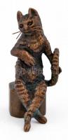 Szerelmes cica, bécsi bronz figura, jelzett, m: 4 cm