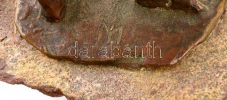 Marosits István (1943-): Férfi akt (fej és kar nélkül). Bronz, kő talapzaton, m: 17 cm