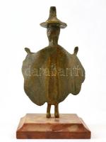 Jelzés nélkül: Varázsló. Bronz, márvány talapzaton, m: 26,5 cm