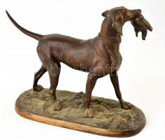 Jelzett Waagen Arthur után: Vizsla az elejtett kacsával. Bronz, talpazaton, m:25 cm, h:33,5 cm