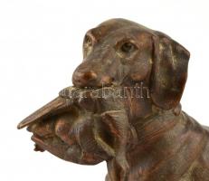 Jelzett Waagen Arthur után: Vizsla az elejtett kacsával. Bronz, talpazaton, m:25 cm, h:33,5 cm