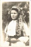 Morvamogyoród, Moravské Lieskové; Mladucha z Mor. Lieskovej / lány népviseletben / girl in traditional costume, folklore. Foto Tatra-Trencín