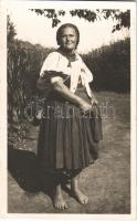 Nederes, Nedeliste (Ábelfalva, Ábelova); Zena z Nedelista. Národopisny odbor Matice Slovenskej / idős asszony népviseletben / old woman in traditional costume, folklore