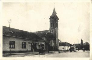 Zselíz, Zeliezovce; utca, templom, autóbusz, Róth Márk vas és festék kereskedése, üzlet. Garamvölgyi papíráruház kiadása / street, church, autobus, shop (EK)