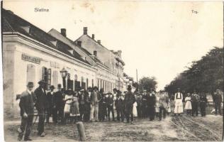 Szalatnok, Szlatina, Slatina; Trg / Piactér, S. Deutsch és fia üzlete, helyiek csoportképe. Stjepan Horvath kiadása / market square, shop, locals (vágott / cut)