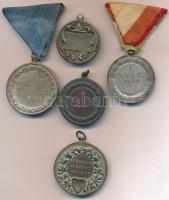 Vegyes 5db-os lövész témájú díj és emlékérem tétel, közte ~1930. "SOHA" ezüstözött fém irr...