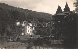 9 db régi erdélyi és román városképes lap: Szovátafürdő, Marosvásárhely, Gyilkos-tó, Sinaia / 9 pre-1945 Transylvanian and Romanian town-view postcards: Baile Sovata, Targu Mures, Lacul Rosu, Sinaia