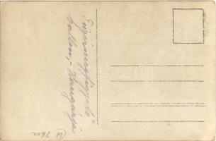 Tüzérségi megfigyelő ballon hangárja katonákkal / WWI K.u.K. (Austro-Hungarian) military, hangar of ...