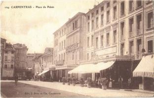Carpentras, Place du Palais / palace square, Hotel de la Poste, shops (Rb)