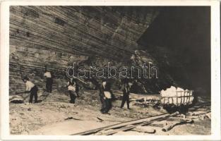 Désakna, Ocna Dejului; Sóbánya, sófejtés / salt mine, interior, miners at work