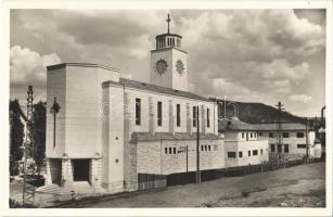 Salgótarján, Szent Ferenc rendiek plébániatemploma az iparvágányok felől. Szontagh Pál okleveles építész pecsétje a hátoldalon