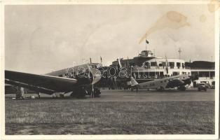 1940 Budaörs, Repülőtér, HA-JUA és LOT repülőgépek, autóbusz