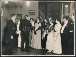 cca 1930-1936 5 db báli fotó, 2 fotón Gömbös Gyula (1886-1936) politikussal, a hátoldalakon pecsétte...