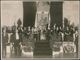 cca 1930-1936 5 db báli fotó, 2 fotón Gömbös Gyula (1886-1936) politikussal, a hátoldalakon pecsétte...