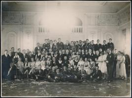 cca 1930-1936 5 db báli fotó, 2 fotón Gömbös Gyula (1886-1936) politikussal, a hátoldalakon pecsétte...