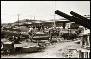 cca 1978 Budapest, a metró építkezéssel összefüggő, felszíni munkálatok, 25 db vintage negatív, 24x3...