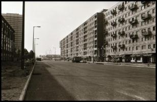 cca 1978 Budapest, a metró építkezéssel összefüggő, felszíni munkálatok, 25 db vintage negatív, 24x3...