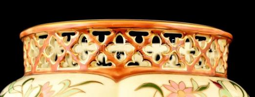 Zsolnay mezei virág mintás áttört kaspó, kézzel festett, jelzett, alján felirattal "Boglárlelle...