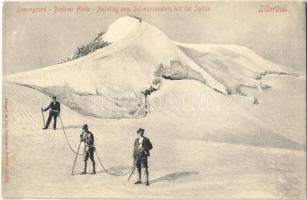 Zillertal (Tirol), Zemmgrund, Berliner Hütte, Aufstieg zum Schwarzenstein mit der Spitze / winter mountain climbers (EK)
