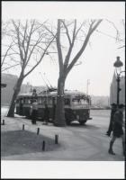 Trolibuszok tétele, különböző időpontokban és eltérő helyszíneken készült 7 db fénykép, 8,6x11,4 cm ...