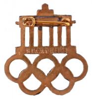 Német Harmadik Birodalom 1936. "XI. Olimpia Berlin" zománcozott olimpiai jelvény (30x33mm)...