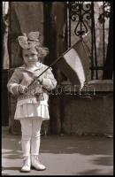 1963 Keveházi János (?-?) kőbányai fotóművész hagyatékából 242 db vintage negatív, sokféle témáról, ...