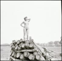 cca 1988 A meztelenség természetes állapot, Menesdorfer Lajos (1941-2005) budapesti fotóművész hagya...