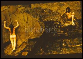 cca 1973 Az aktfotózás szépségei, szolidan erotikus felvételek, 13 db vintage diapozitív, 36x24 mm