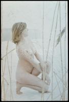 cca 1973 Az aktfotózás szépségei, szolidan erotikus felvételek, 13 db vintage diapozitív, 36x24 mm