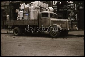 cca 1951 Teherautó előlről, hátulról, oldalról, 4 db vintage negatív Fekete György (1904-1990) budapesti fényképész hagyatékából, 24x36 mm
