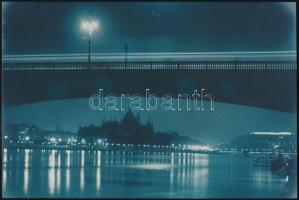 cca 1933 Budapest, éjszakai városképek, 2 db jelzés nélküli vintage fotó, 16,3x20,4 cm