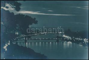 cca 1933 Budapest, éjszakai városképek, 2 db jelzés nélküli vintage fotó, 16,3x20,4 cm